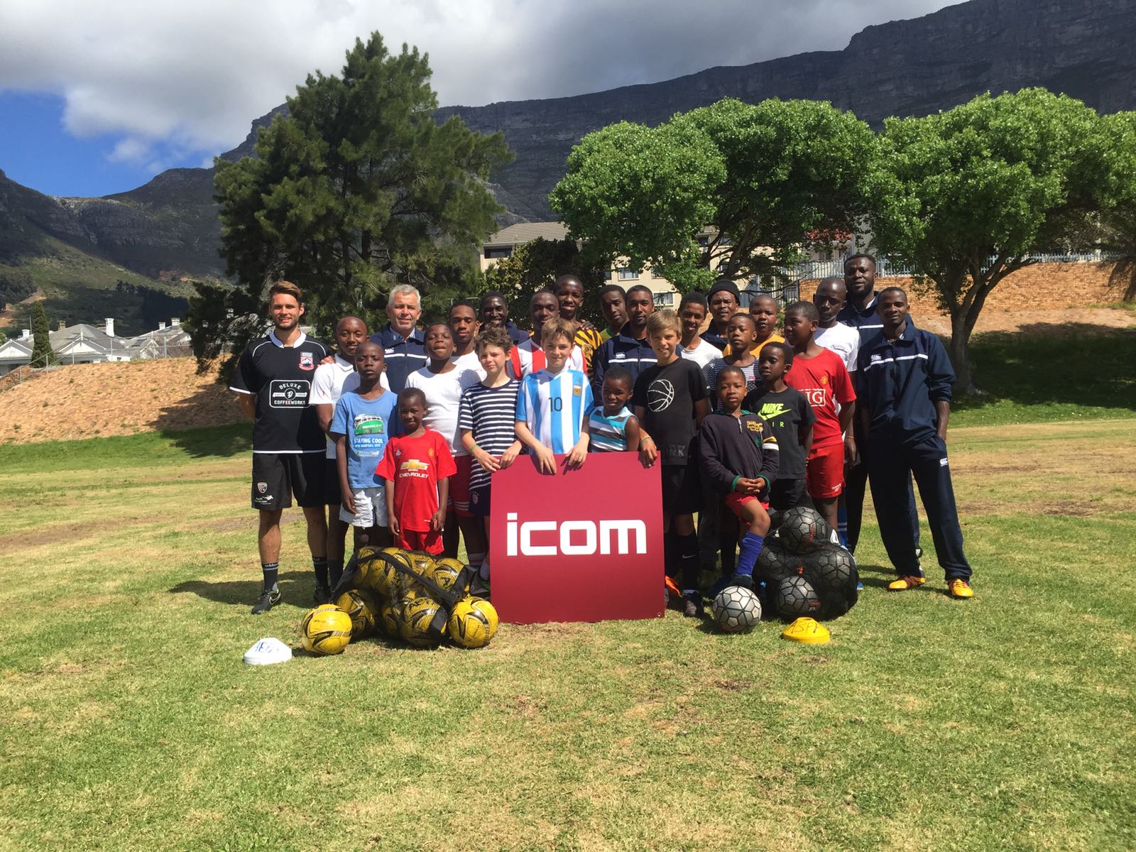 African Brothers Football Academy - ICOM Messebau unterstützt
